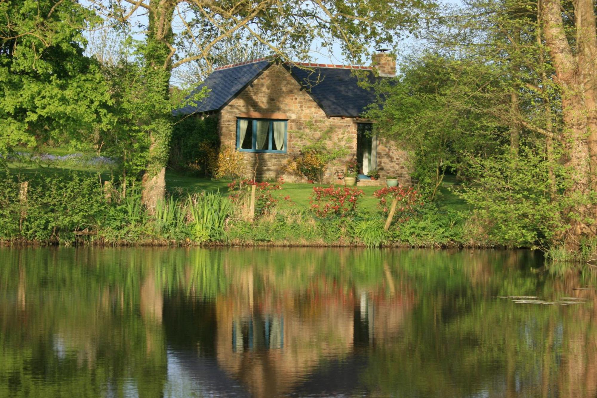 Au Pont Ricoul Bed and Breakfast Saint-Pierre-de-Plesguen Buitenkant foto