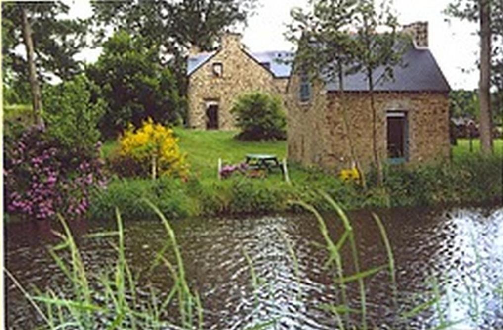 Au Pont Ricoul Bed and Breakfast Saint-Pierre-de-Plesguen Buitenkant foto